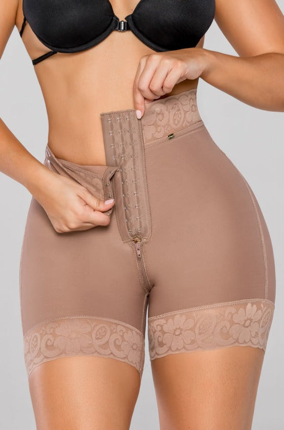 - Panty faja media pierna con abrochadura frontal efecto lifting
- Panty moldeador color cocoa con encaje siliconado
- Faja invisible con cierre perineal y control abdominal