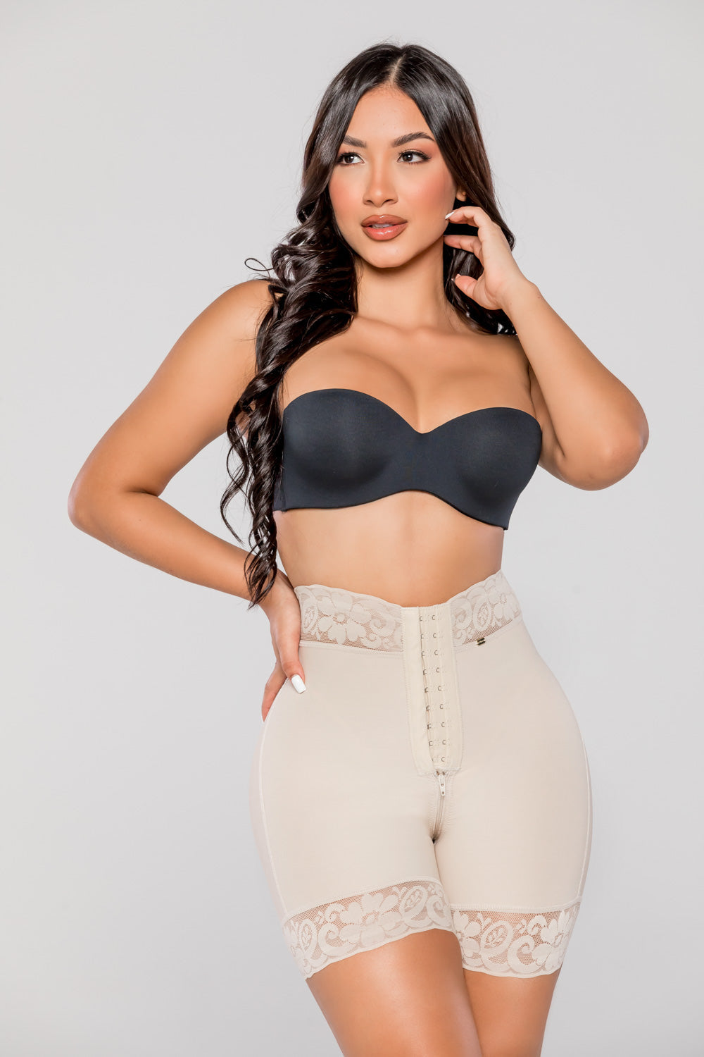 - Panty faja media pierna con abrochadura frontal efecto lifting
- Panty moldeador color cocoa con encaje siliconado
- Faja invisible con cierre perineal y control abdominal