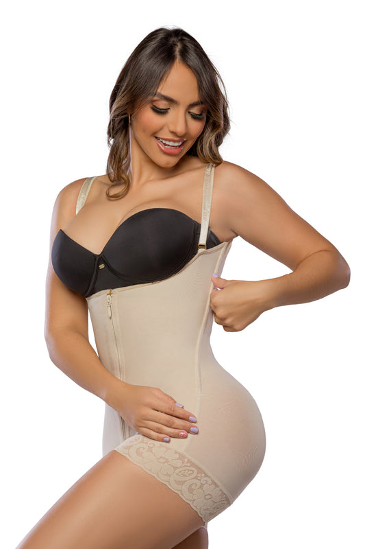 - Faja corta SMI7086 LA PROVOCATIVA con cierre frontal y realce natural
- Vista posterior de faja SMI7086 con encaje siliconado y soporte lateral
- Detalle del sistema de broches y panty Ultrainvisible incluido en SMI7086