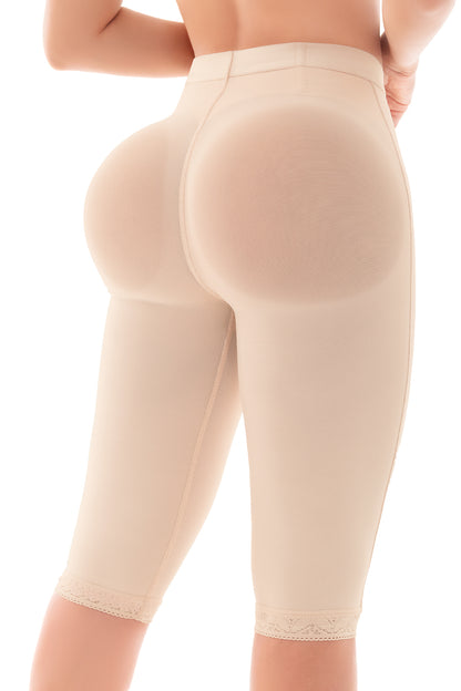 - Panty largo SMI04002 Ultrainvisible con realce natural
- Vista posterior del panty SMI04002 sin costuras en glúteos
- Detalle de encaje en piernas y control de muslos del panty SMI04002