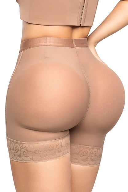 - Panty Ultrainvisible SMI4000 ATRACTIVA con encaje y control abdominal
- Vista posterior de panty moldeador con realce natural y efecto redondeado
- Detalle de encaje funcional y ajuste invisible del SMI4000