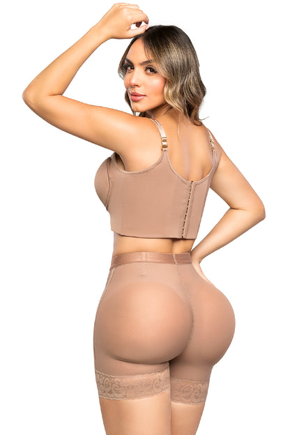 - Panty Ultrainvisible SMI4000 ATRACTIVA con encaje y control abdominal
- Vista posterior de panty moldeador con realce natural y efecto redondeado
- Detalle de encaje funcional y ajuste invisible del SMI4000