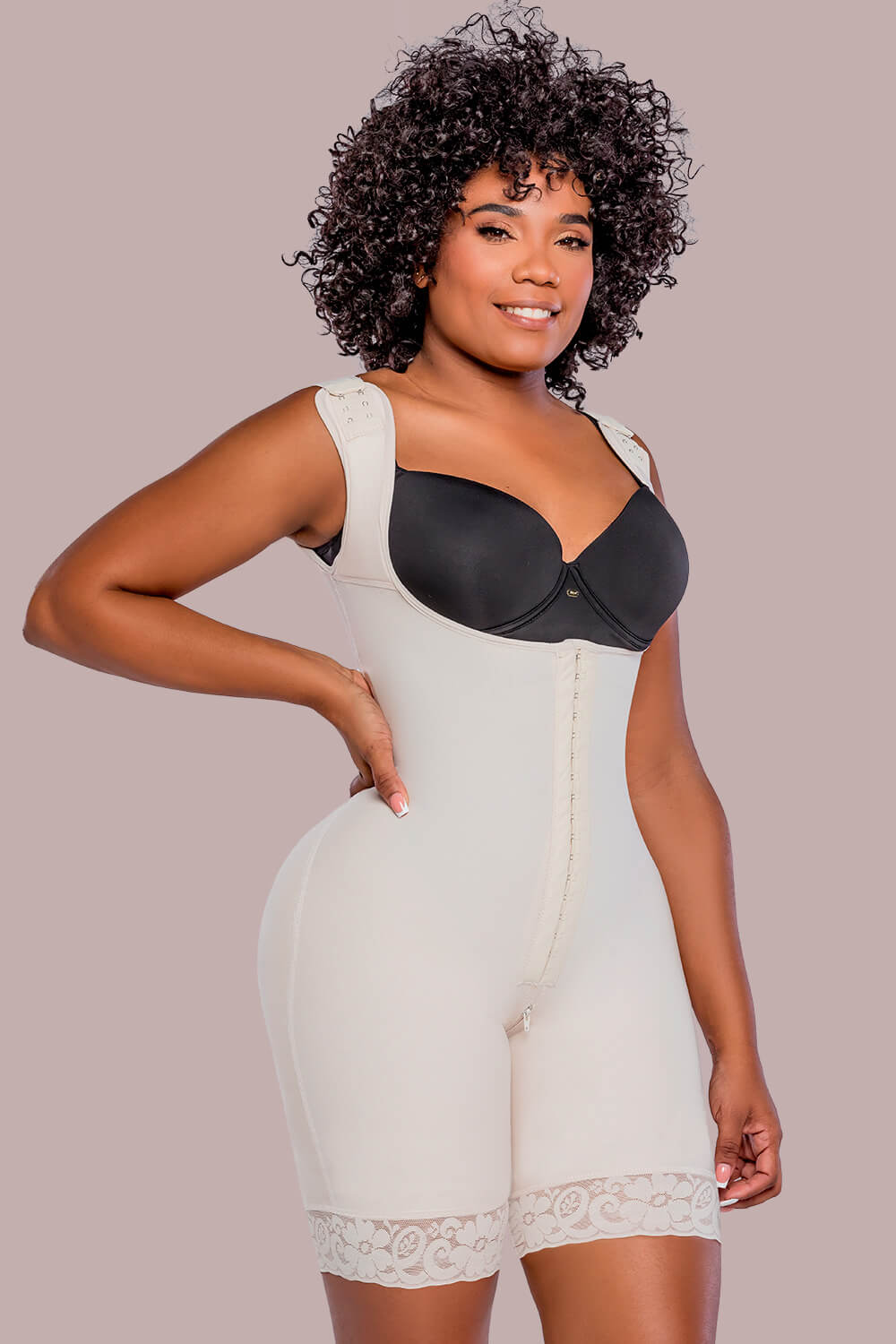 Faja cómoda black  para uso diario y recuperación postoperatoria, diseñada para ofrecer compresión ideal y moldeado de glúteo
