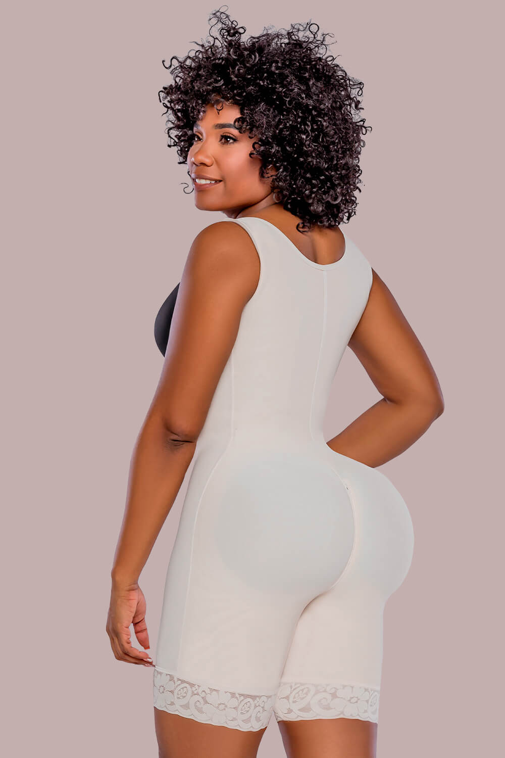 Faja cómoda black  para uso diario y recuperación postoperatoria, diseñada para ofrecer compresión ideal y moldeado de glúteo