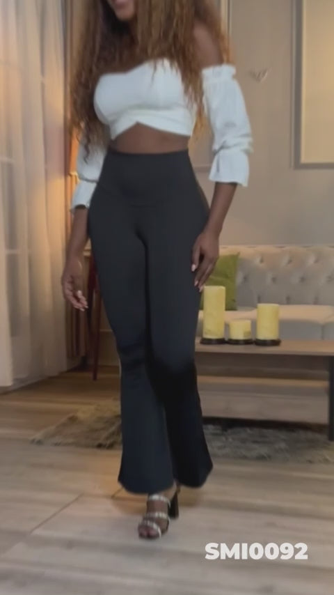 - Leggings SMI0079 ESSENTIALS con faja interna y efecto lifting
- Vista lateral con tiro alto y tecnología Ultrainvisible
- Detalle posterior con levantamiento natural y pretina moldeadora